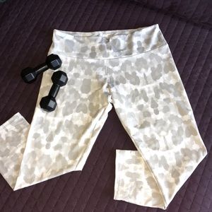 ONZIE Snow Leopard Camo Midi Leggings M/L
